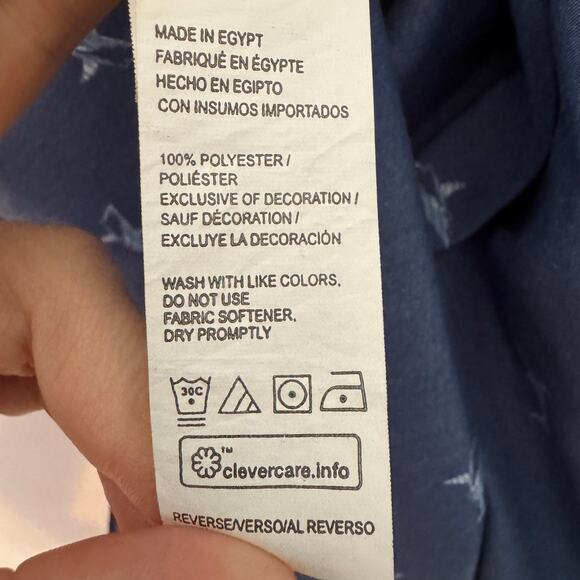 IZOD Men’s Shark Print Button Down Shirt Navy Blue Size M Short Sleeve - Picture 5 of 6